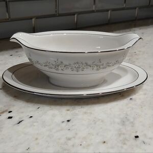 Noritake Parkridge 7561 Vintage Ivory China Japan Gravy Boat With Underplate